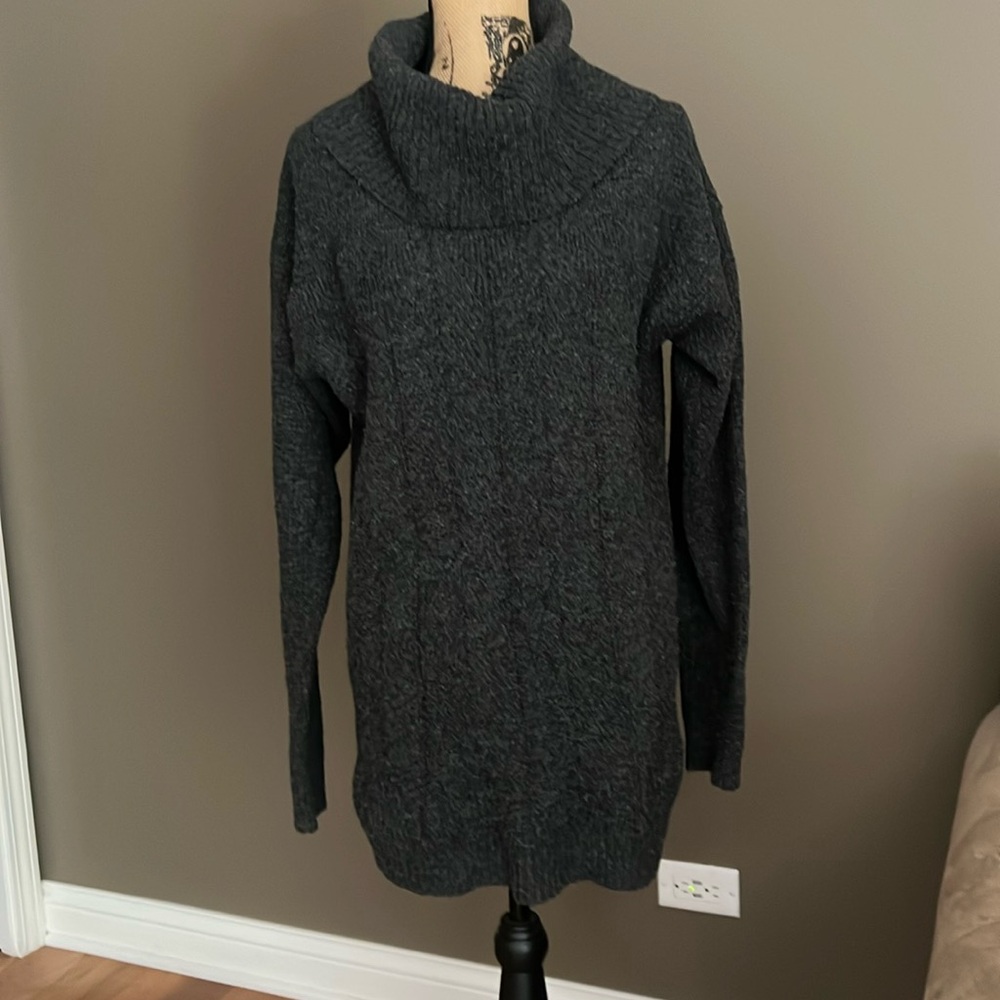 Cabi Sweater - Picture 2 of 8
